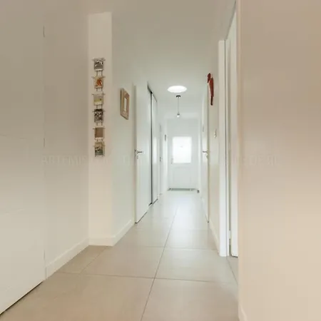 Maison Spacieuse A Avec Terrasse Et Stationnement - Fr-1-835-5