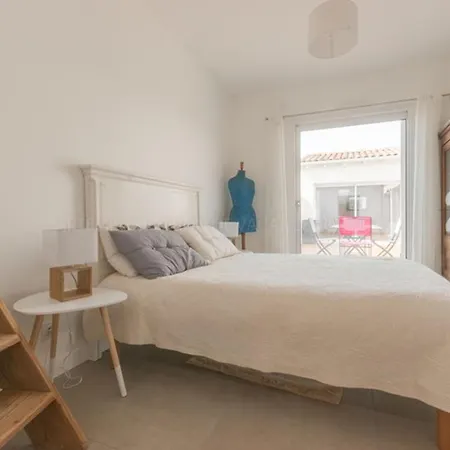 Maison Spacieuse A Avec Terrasse Et Stationnement - Fr-1-835-5 Semesterbostad