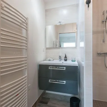 Maison Spacieuse A Avec Terrasse Et Stationnement - Fr-1-835-5