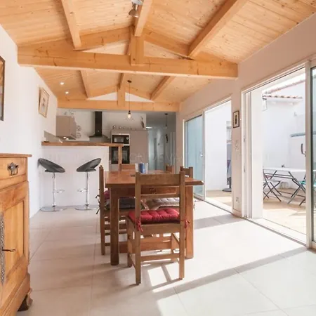 Maison Spacieuse A Avec Terrasse Et Stationnement - Fr-1-835-5 *