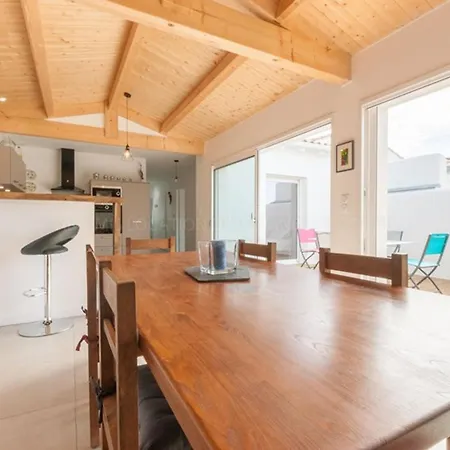 Maison Spacieuse A Avec Terrasse Et Stationnement - Fr-1-835-5 Holiday home