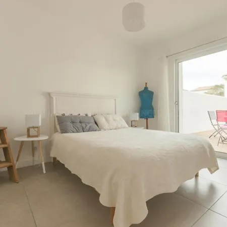 Maison Spacieuse A Avec Terrasse Et Stationnement - Fr-1-835-5 *