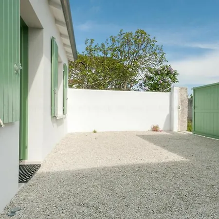 Maison Spacieuse A Avec Terrasse Et Stationnement - Fr-1-835-5 Holiday home