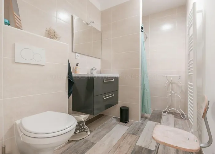 Maison Spacieuse A Avec Terrasse Et Stationnement - Fr-1-835-5 *