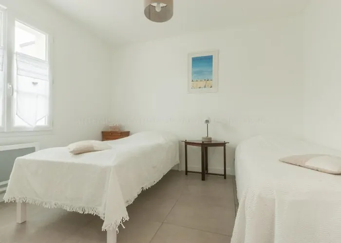 Maison Spacieuse A Avec Terrasse Et Stationnement - Fr-1-835-5 *